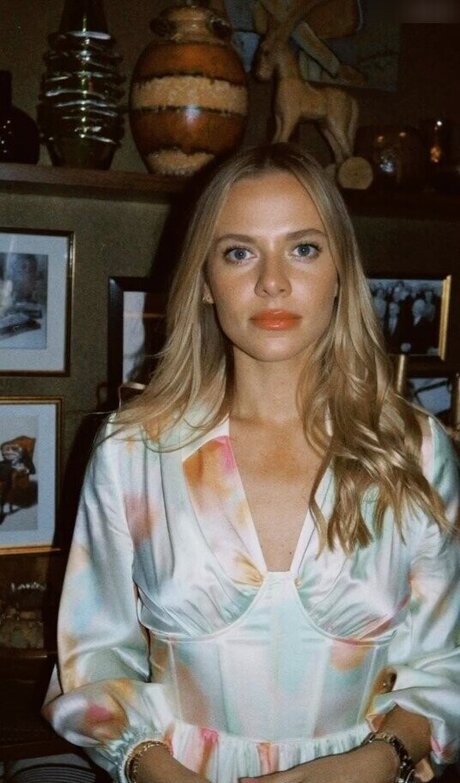 ナースオンリーファンズ セクシー裸 写真