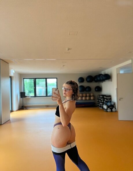 巨乳アマチュアオンリーファンズ 無料エロ 写真