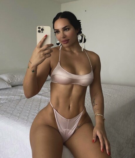 Andrea Valdiri 高品質のスター 写真