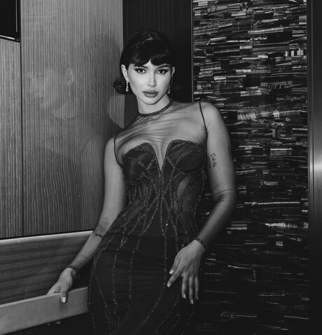 Azza Slimene HDポルノスター 写真