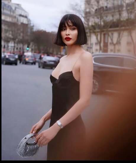 Azza Slimene 無料モデル 写真