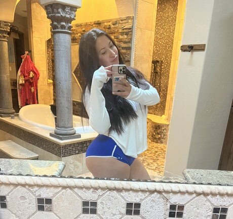 Superwoman esq 裸のモデル 写真