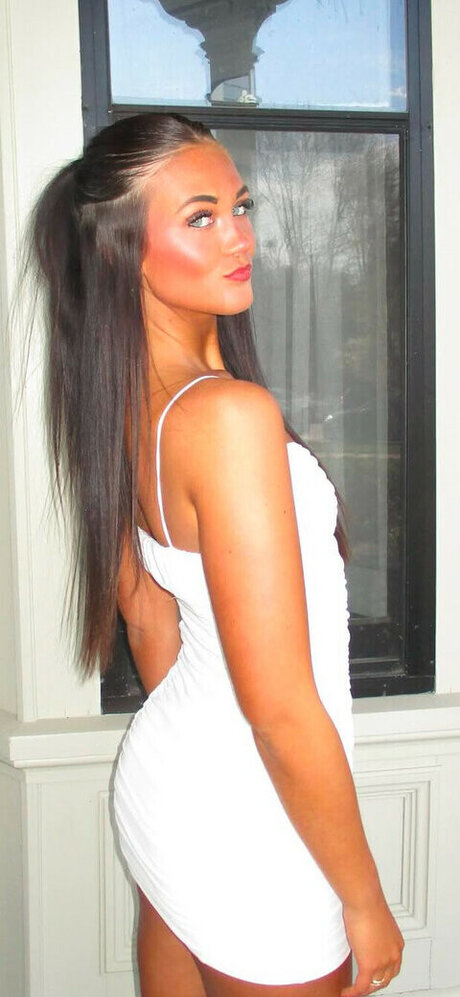 裸の女の子オンリーファンズ ポルノ ギャラリー