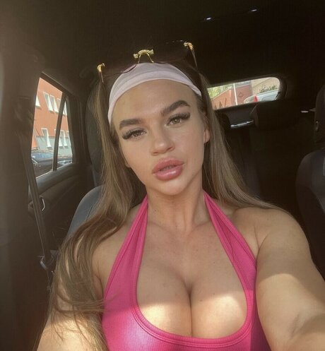 Sarah Slavotinek アダルトスター ギャラリー