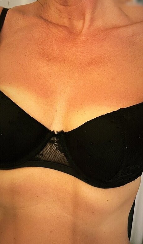 アウトドア 熟女 オンリーファンズ セックス 画像