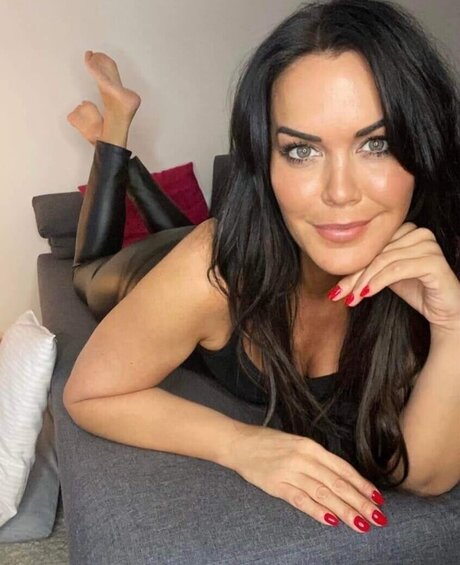 パンツを食い込ませるオンリーファンズ セクシー 写真