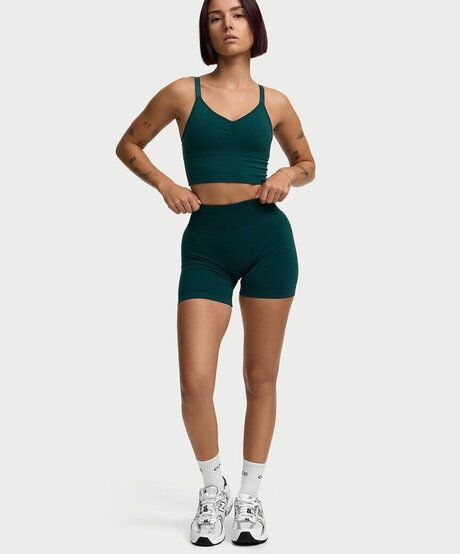 ラテックスオンリーファンズ セクシー 写真