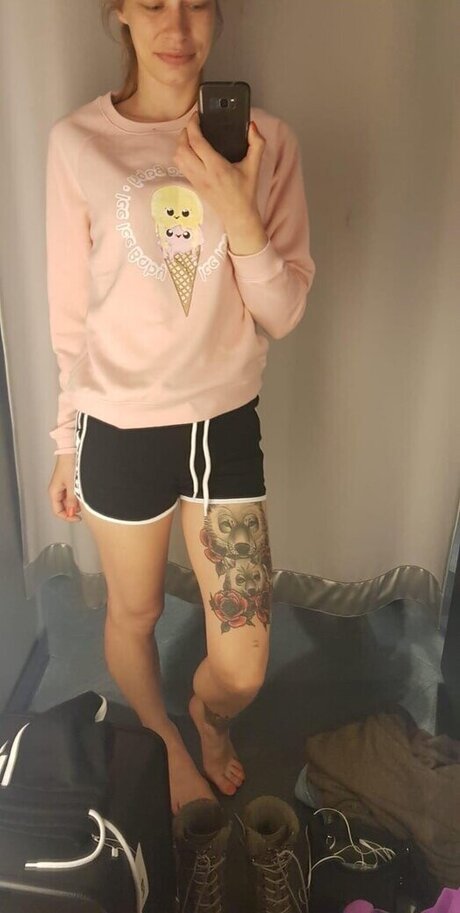 曲線美の女の子オンリーファンズ アダルト 写真