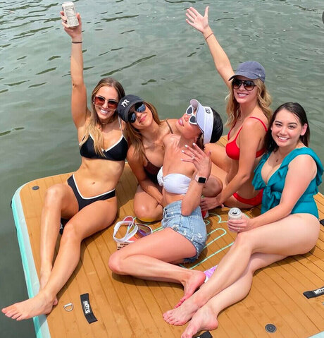 Brittney Touchton ヌードのポルノスター 画像