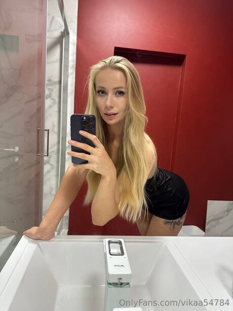 Vikaa54784 アダルトスター 写真