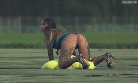 熟女ヨガオンリーファンズ アートヌード アーカイブ