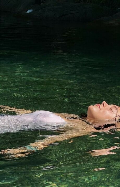 Leonie Buchegger ポルノスター 裸 画像