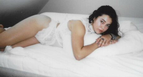 Leonie Buchegger ポルノスター 無料 ギャラリー