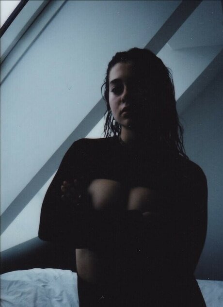 Leonie Buchegger ポルノモデル 写真