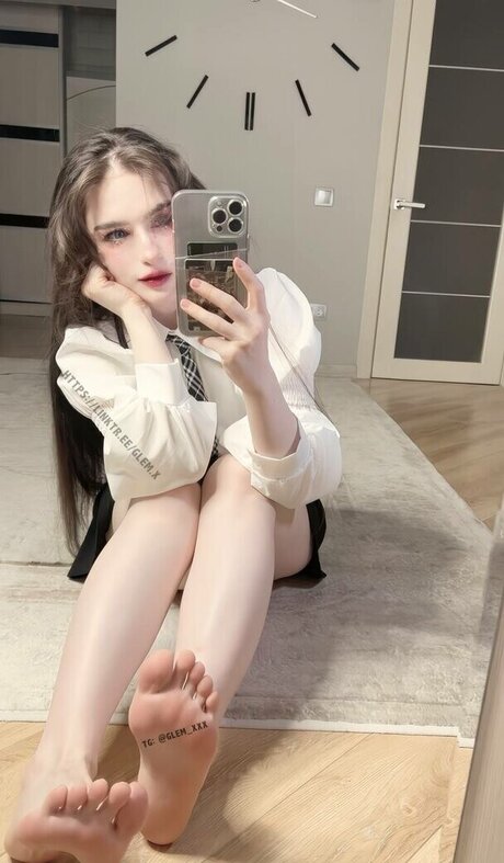 足 熟女 オンリーファンズ エロチック 写真