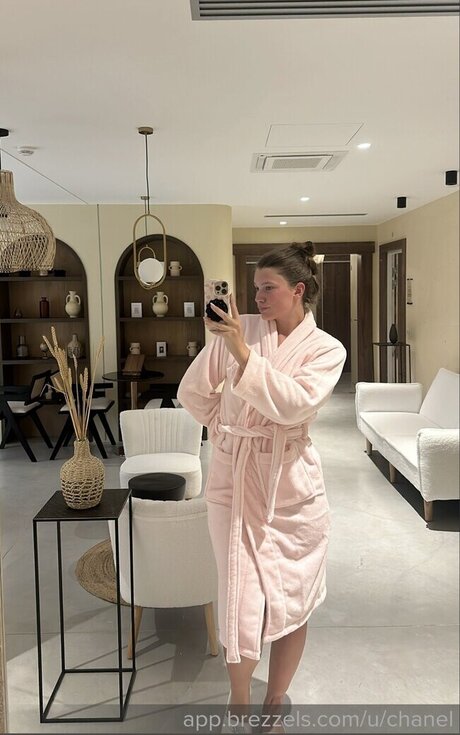 お尻を広げるオンリーファンズ 可愛い 写真