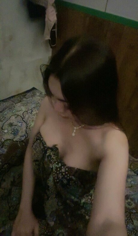 Olivea Hadid ヌードモデル 写真