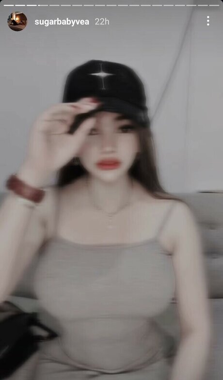 Olivea Hadid ヌードモデル 写真