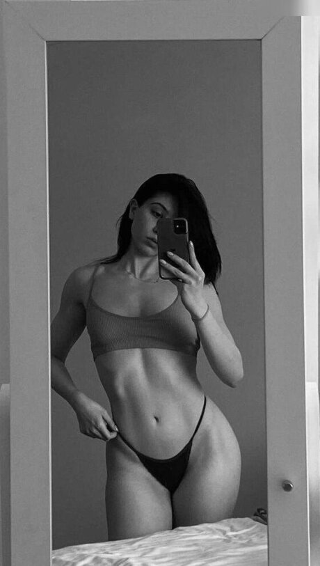 Hilal Fener トップモデル 画像