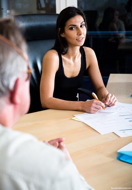 オフグリッドオンリーファンズ ポルノグラフィック 写真