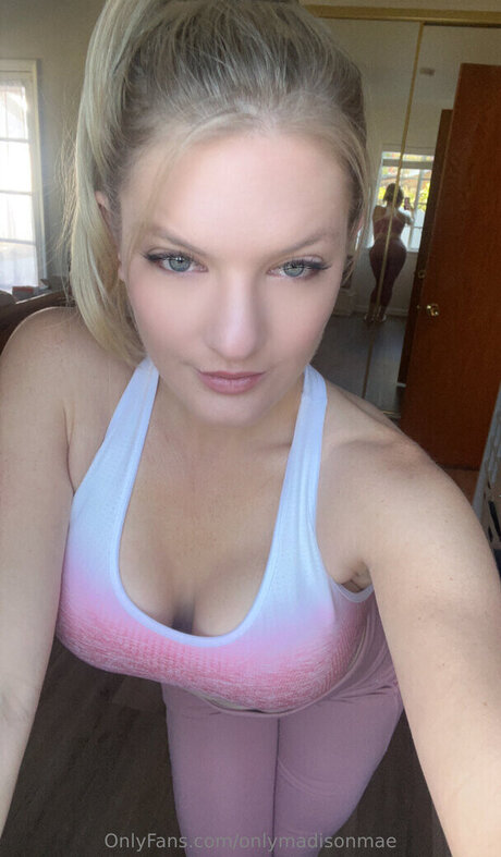 onlymadisonmae ポルノスター ベスト 写真