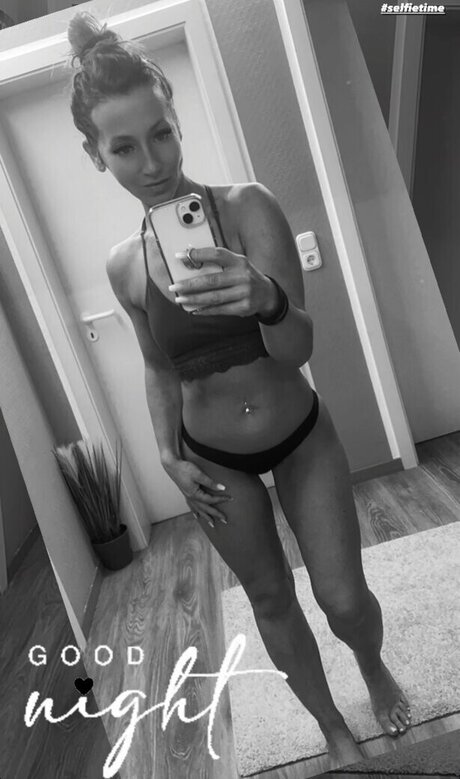 貞操帯オンリーファンズ 無料アダルト 写真