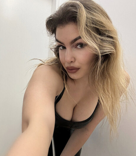 Nadine Kierspel セクシー女優 アーカイブ