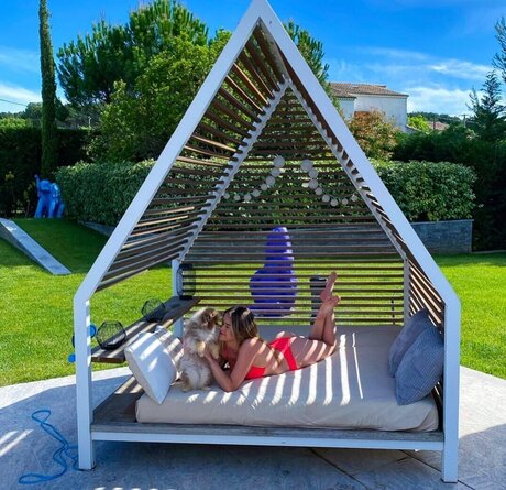 小さいチンポのシーメールオンリーファンズ ポルノグラフィック 写真