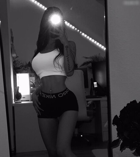 フィットネス 裸 オンリーファンズ ホットセクシー 写真