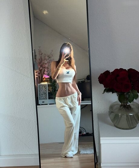 レズビアン誘惑オンリーファンズ エロチック 写真