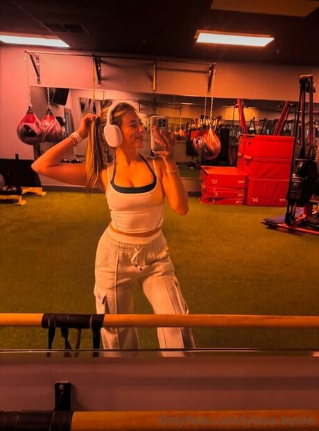 lylaaa banks ポルノスター 独占 写真