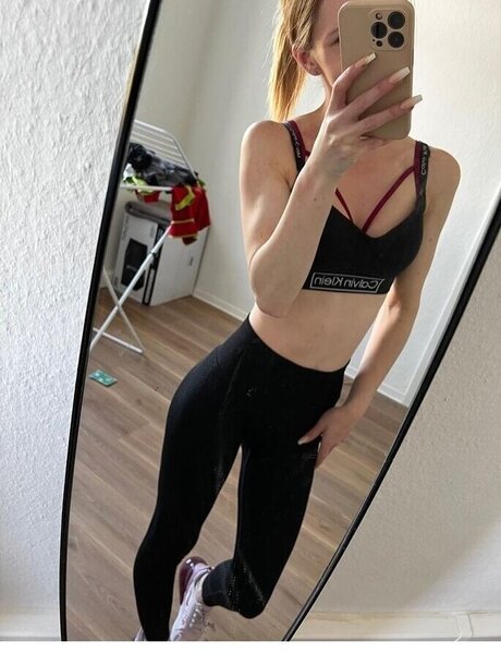 熟女の手コキオンリーファンズ 美しいヌード 写真