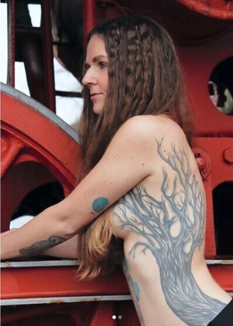 Anne Peisker ホットスター 写真