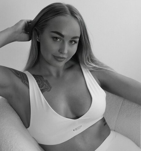 Anna Egorova エロティックなポルノスター 画像