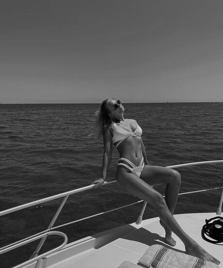 Anna Egorova アートスター 写真