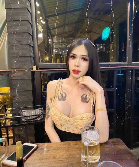 Natthrika 無料女優 写真