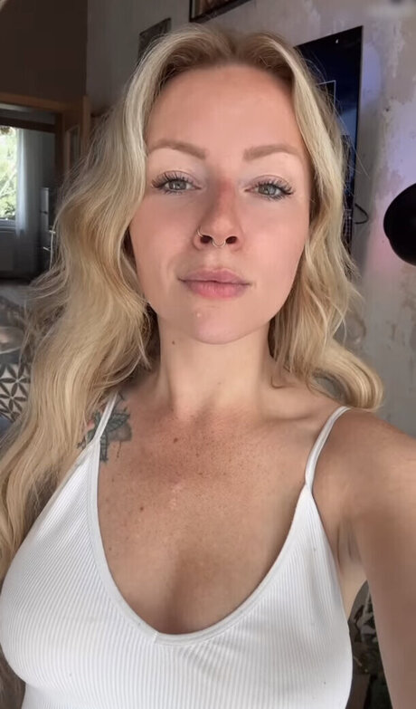 Denise Schwitalle アート女優 画像