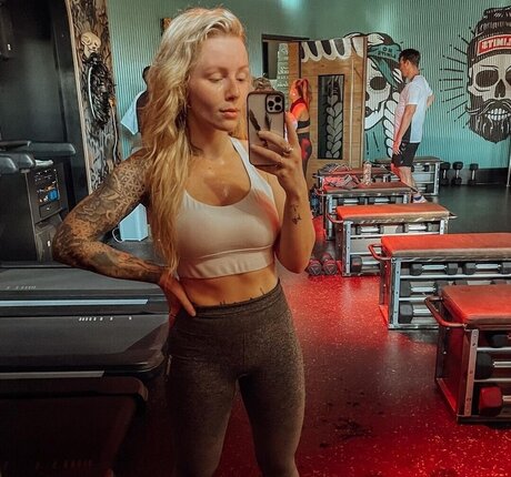 パパ ゲイ オンリーファンズ アートヌード 画像