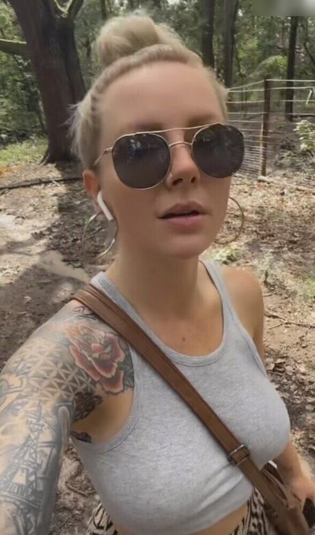 Denise Schwitalle セックスポルノスター 写真