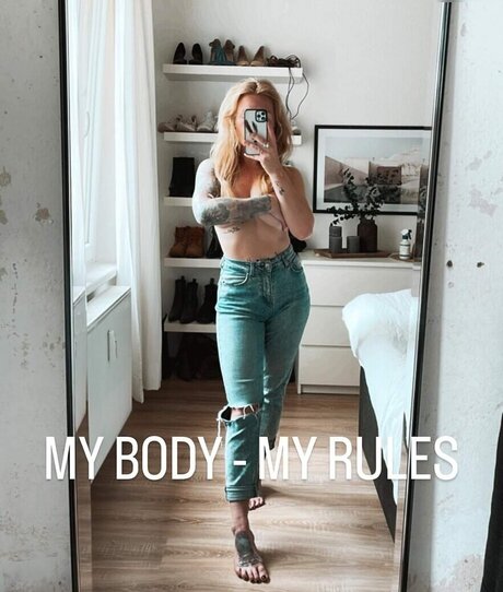 いちごミルクオンリーファンズ ホットセクシー 写真