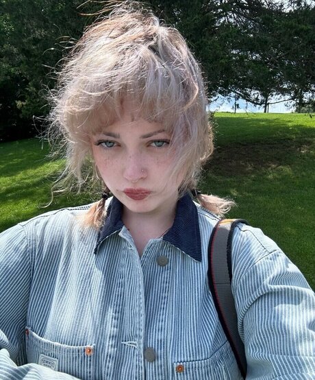 Violet Grohl 裸モデル 画像