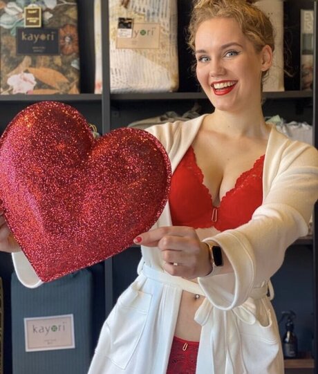 Roosjexb ヌードのポルノスター ギャラリー