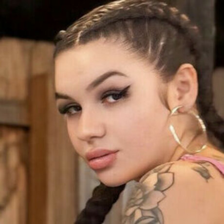 巨乳で痩せているオンリーファンズ 無料ポルノ 画像