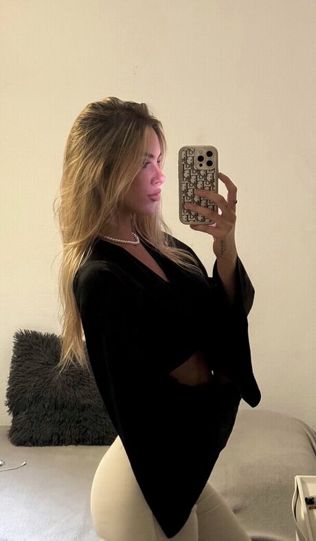 Elisa Pellegrino かわいいポルノスター 画像