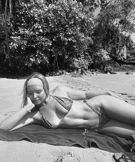 Majaaleonie エロティックなスター 写真