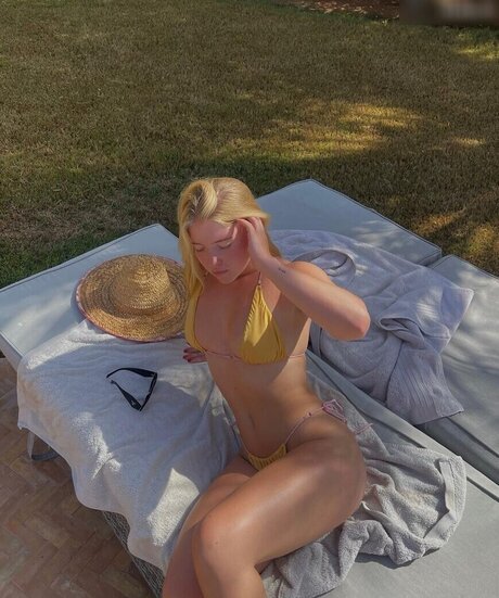 毛深いアジア人オンリーファンズ セクシーヌード 画像