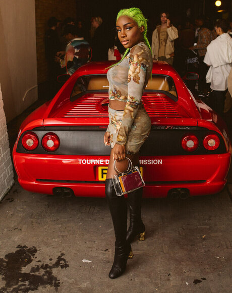 Sandra Lambeck アートスター ギャラリー