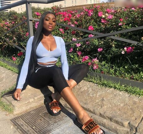 ジャークオンリーファンズ 美しい 画像