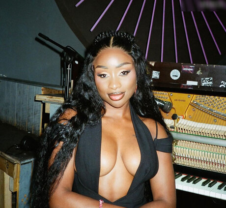 熟女オーガズムオンリーファンズ 美しい 画像