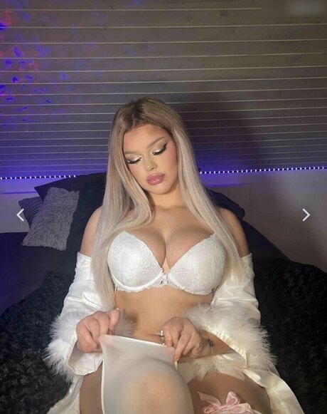 Kyliesweetie ポルノスター HD 画像